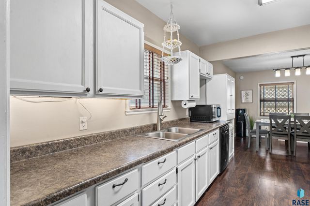 823 S West Ave Avenue, Sioux Falls, SD 57104
