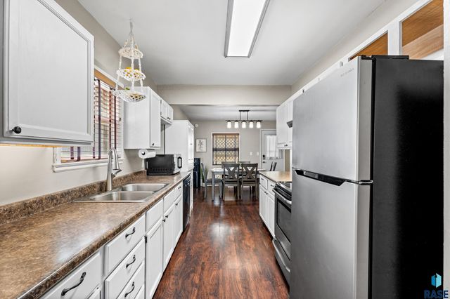 823 S West Ave Avenue, Sioux Falls, SD 57104