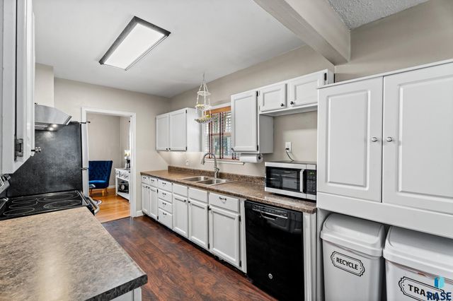 823 S West Ave Avenue, Sioux Falls, SD 57104