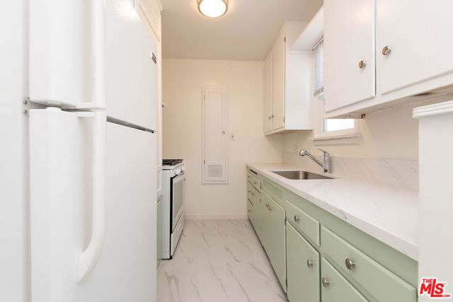 2594 Amherst Ave, Los Angeles, CA 90405