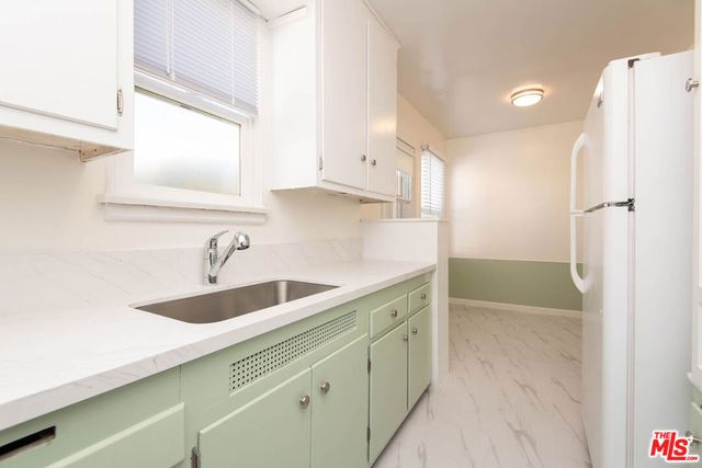 2594 Amherst Ave, Los Angeles, CA 90405