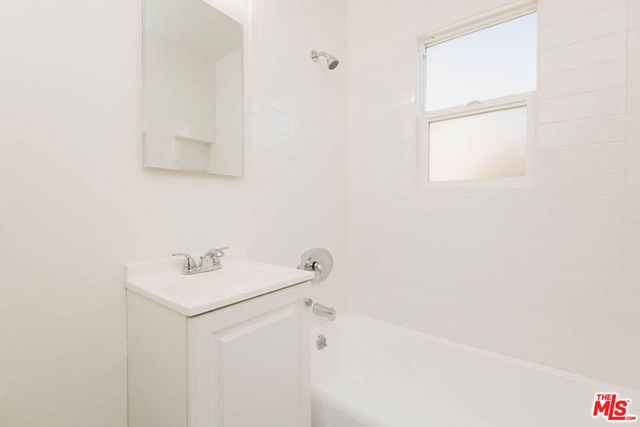 2594 Amherst Ave, Los Angeles, CA 90405