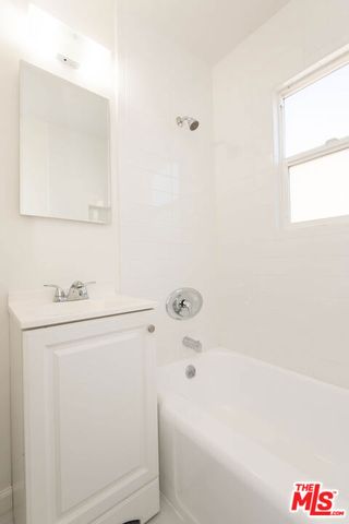2594 Amherst Ave, Los Angeles, CA 90405
