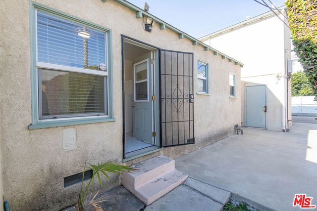 2594 Amherst Ave, Los Angeles, CA 90405