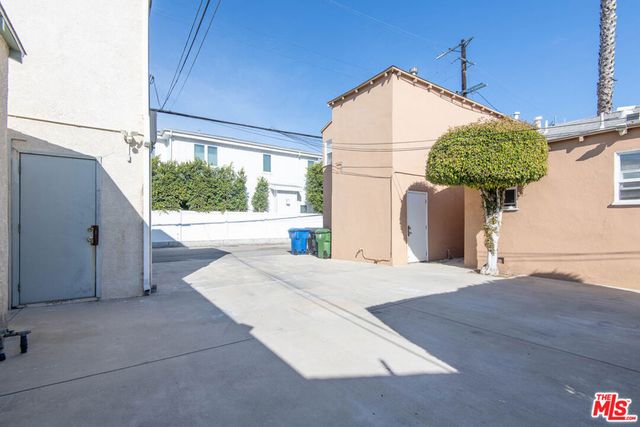 2594 Amherst Ave, Los Angeles, CA 90405