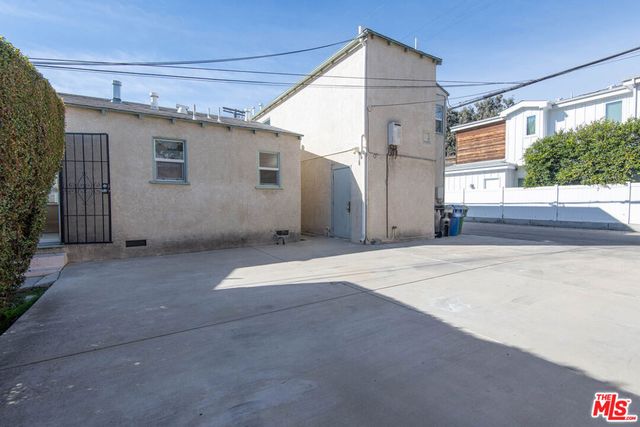 2594 Amherst Ave, Los Angeles, CA 90405