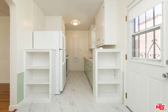 2594 Amherst Ave, Los Angeles, CA 90405