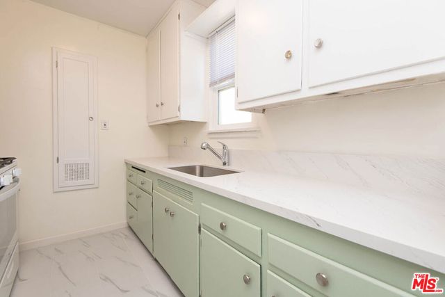 2594 Amherst Ave, Los Angeles, CA 90405