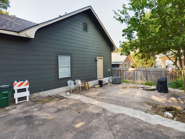 1102 W 22nd ST, Austin, TX 78705