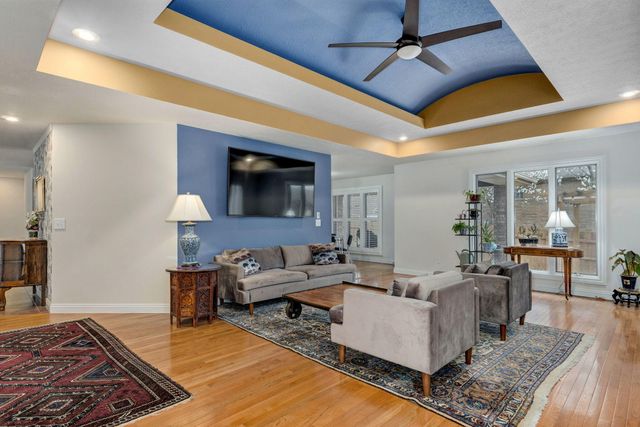 2706 N Skyview Lane, Ozark, MO 65721