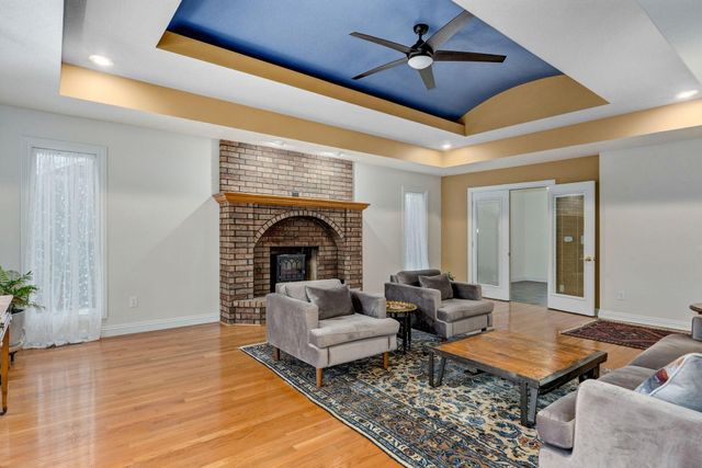 2706 N Skyview Lane, Ozark, MO 65721