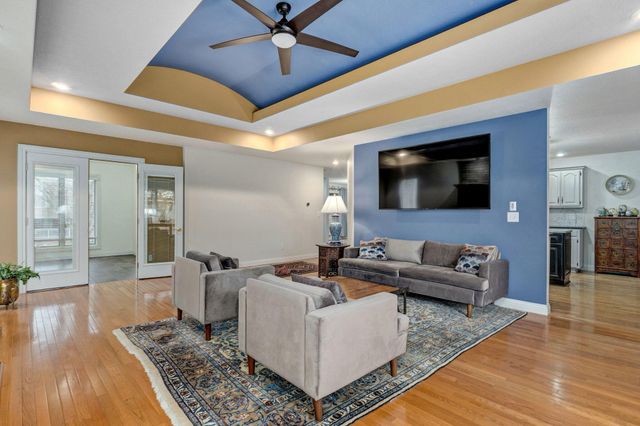 2706 N Skyview Lane, Ozark, MO 65721