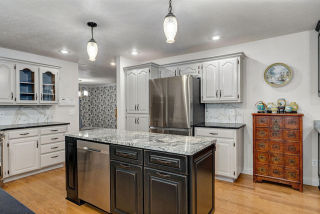 2706 N Skyview Lane, Ozark, MO 65721