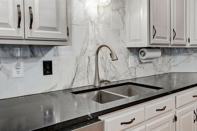 2706 N Skyview Lane, Ozark, MO 65721