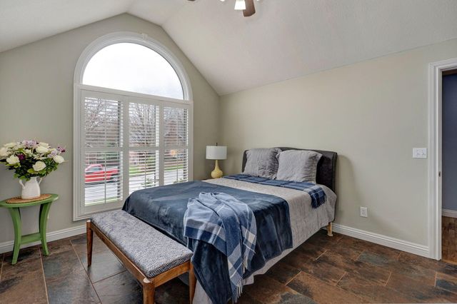 2706 N Skyview Lane, Ozark, MO 65721