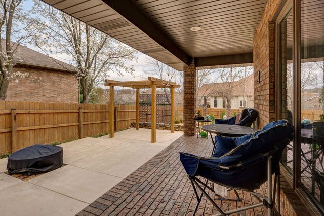 2706 N Skyview Lane, Ozark, MO 65721