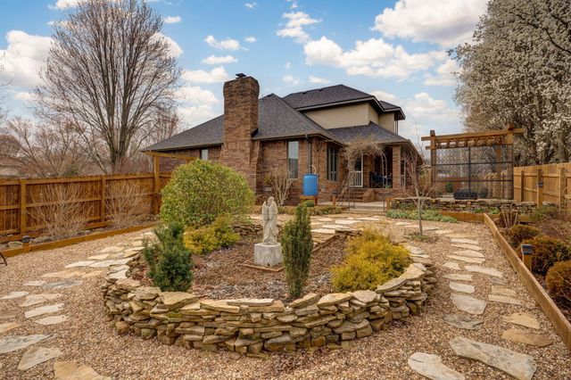 2706 N Skyview Lane, Ozark, MO 65721