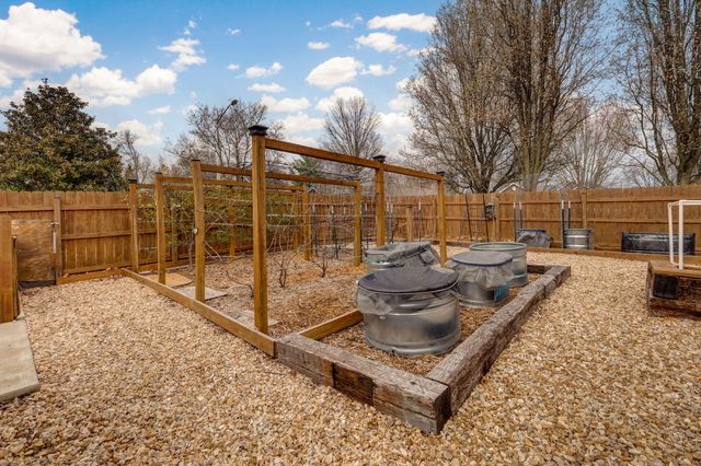 2706 N Skyview Lane, Ozark, MO 65721