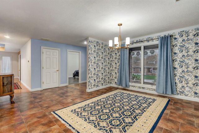 2706 N Skyview Lane, Ozark, MO 65721