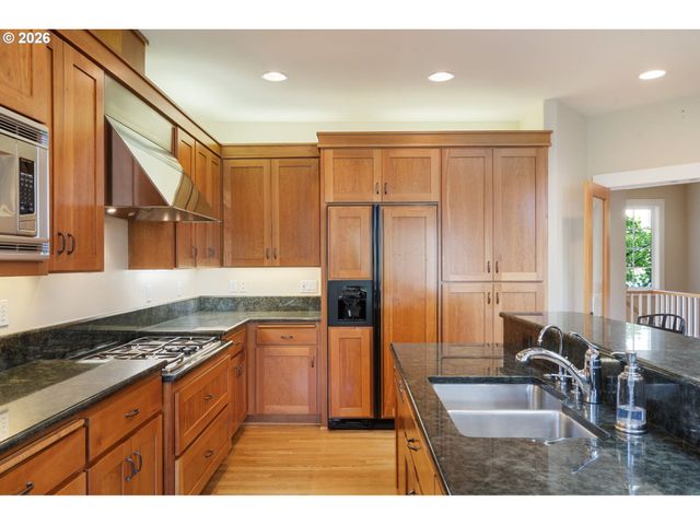 8676 Sw FAIR RIDGE Way, Portland, OR 97223
