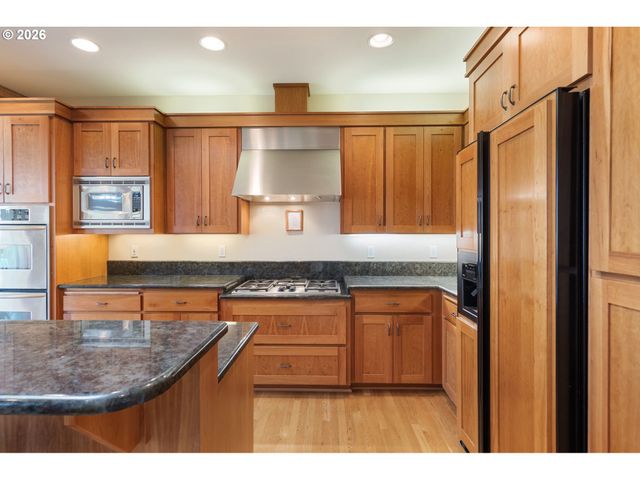 8676 Sw FAIR RIDGE Way, Portland, OR 97223
