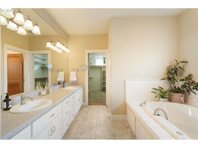 8676 Sw FAIR RIDGE Way, Portland, OR 97223