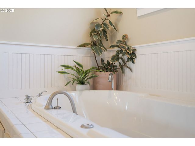 8676 Sw FAIR RIDGE Way, Portland, OR 97223
