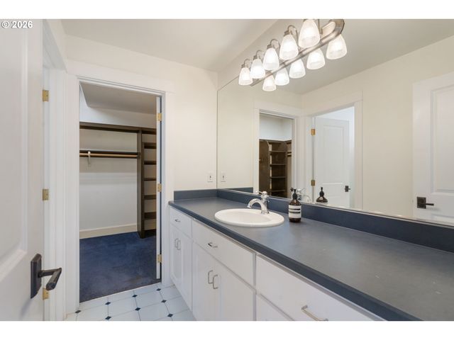 8676 Sw FAIR RIDGE Way, Portland, OR 97223