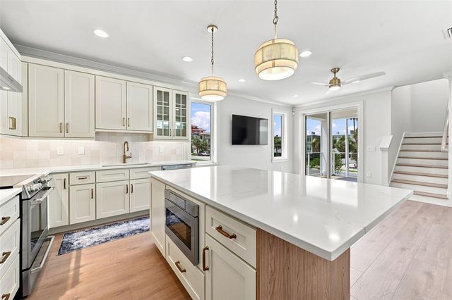 19101 GULF BOULEVARD, Indian Shores, FL 33785