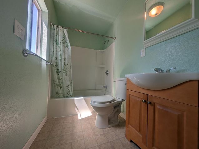 8486 Center St, Mokelumne Hill, CA 95245