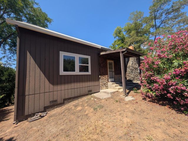 8486 Center St, Mokelumne Hill, CA 95245