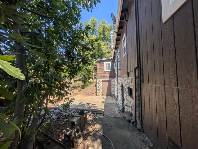 8486 Center St, Mokelumne Hill, CA 95245