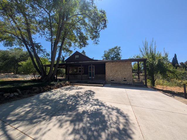 8486 Center St, Mokelumne Hill, CA 95245
