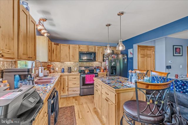 900 JOSHUA LN, Berkeley Springs, WV 25411