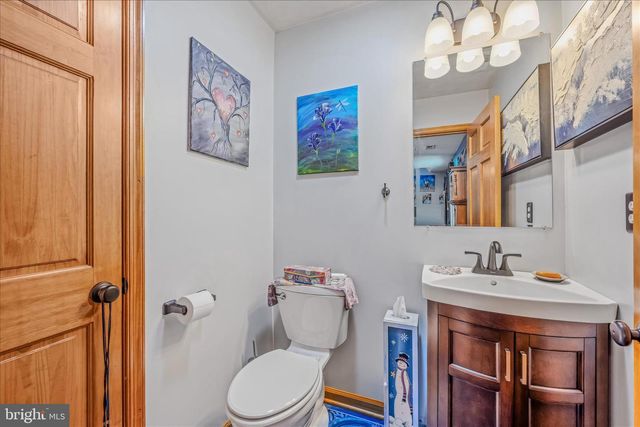 900 JOSHUA LN, Berkeley Springs, WV 25411