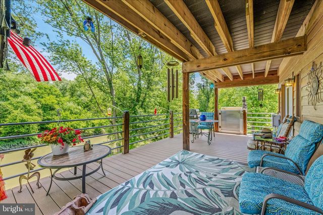900 JOSHUA LN, Berkeley Springs, WV 25411