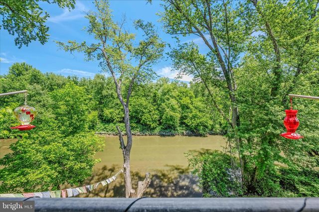 900 JOSHUA LN, Berkeley Springs, WV 25411