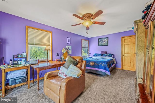 900 JOSHUA LN, Berkeley Springs, WV 25411