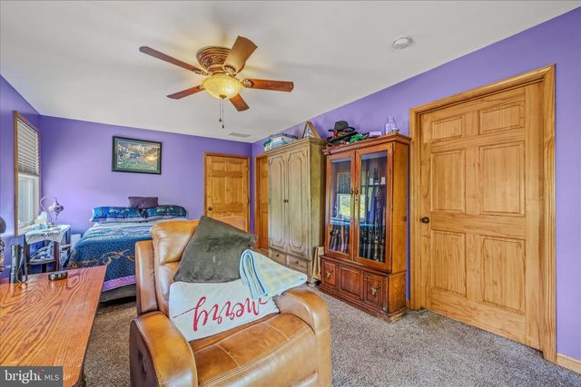 900 JOSHUA LN, Berkeley Springs, WV 25411