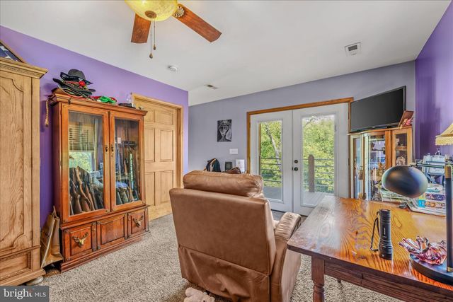900 JOSHUA LN, Berkeley Springs, WV 25411
