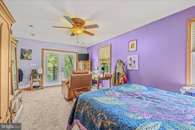 900 JOSHUA LN, Berkeley Springs, WV 25411