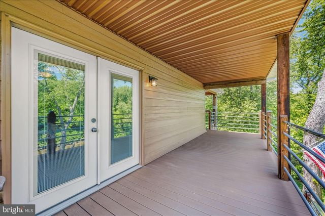 900 JOSHUA LN, Berkeley Springs, WV 25411