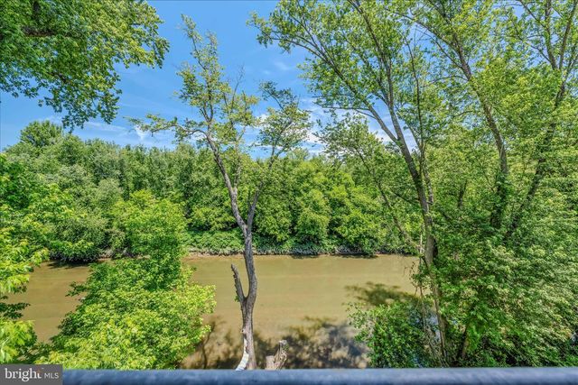 900 JOSHUA LN, Berkeley Springs, WV 25411