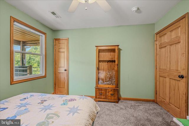 900 JOSHUA LN, Berkeley Springs, WV 25411