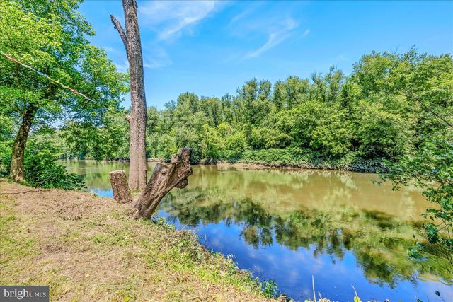 900 JOSHUA LN, Berkeley Springs, WV 25411