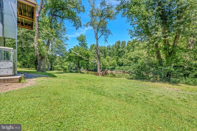 900 JOSHUA LN, Berkeley Springs, WV 25411