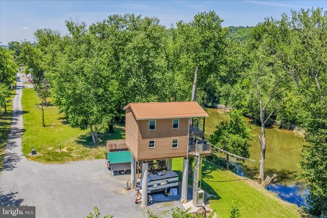 900 JOSHUA LN, Berkeley Springs, WV 25411