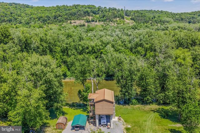 900 JOSHUA LN, Berkeley Springs, WV 25411