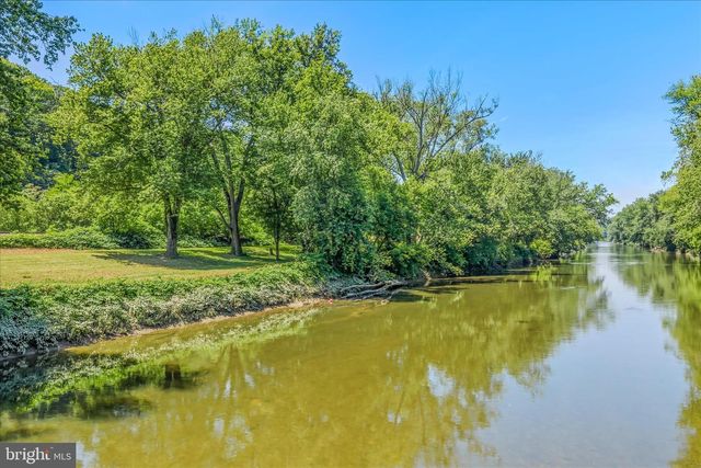 900 JOSHUA LN, Berkeley Springs, WV 25411