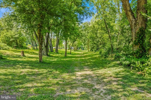 900 JOSHUA LN, Berkeley Springs, WV 25411